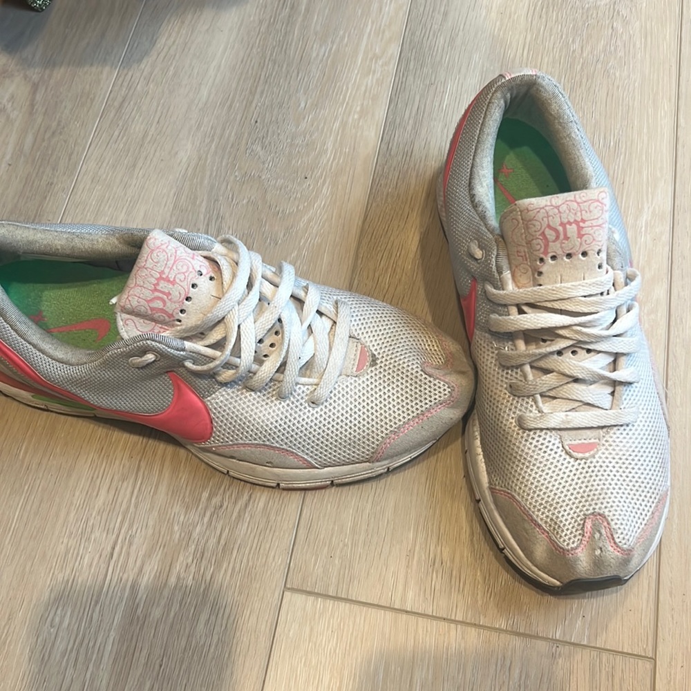 Nike Prefontaines - size 8